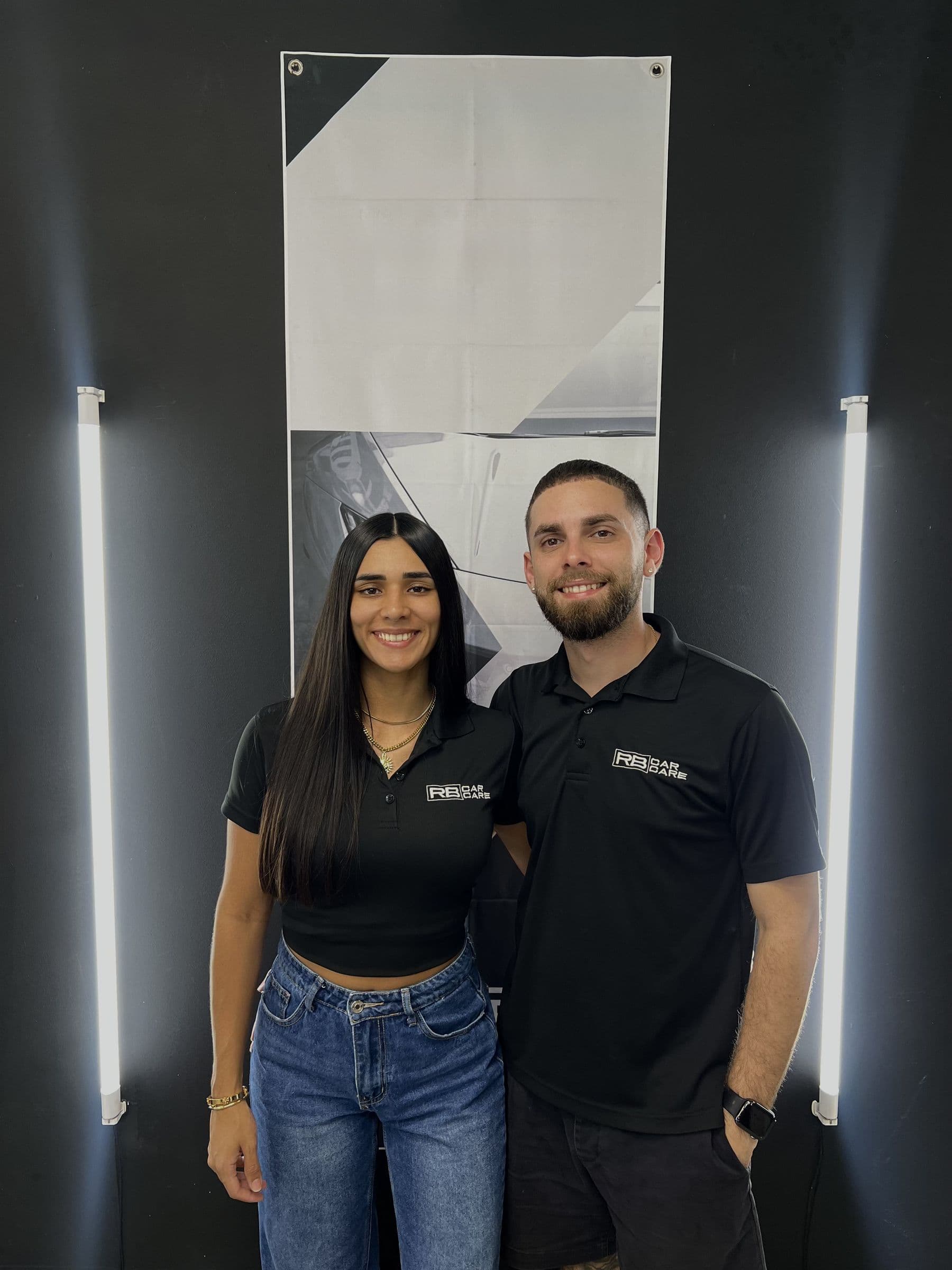 Mia y Rod, fundadores de RB Car Care